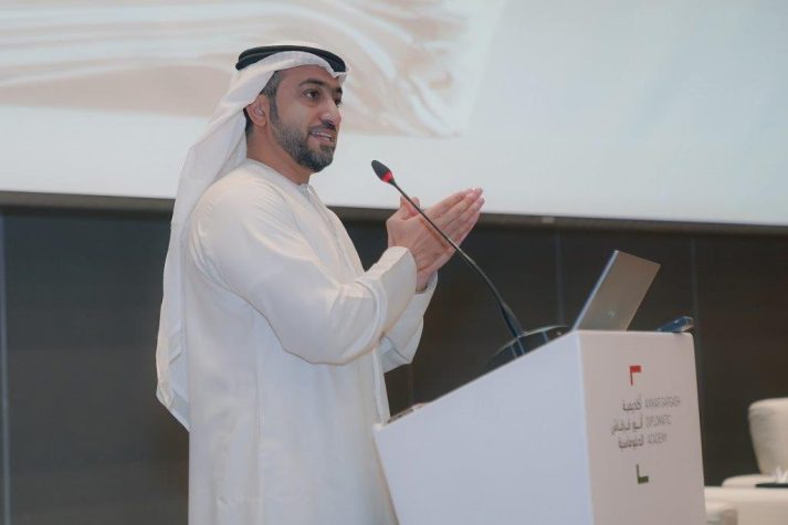مدير إدارة الأرشيفات متحدثاً في الخلوة